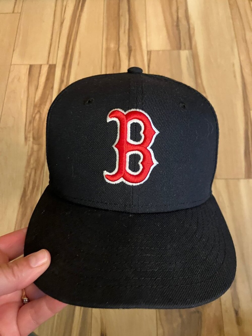 Boston Red Sox hat 6 7/8in new era - like new